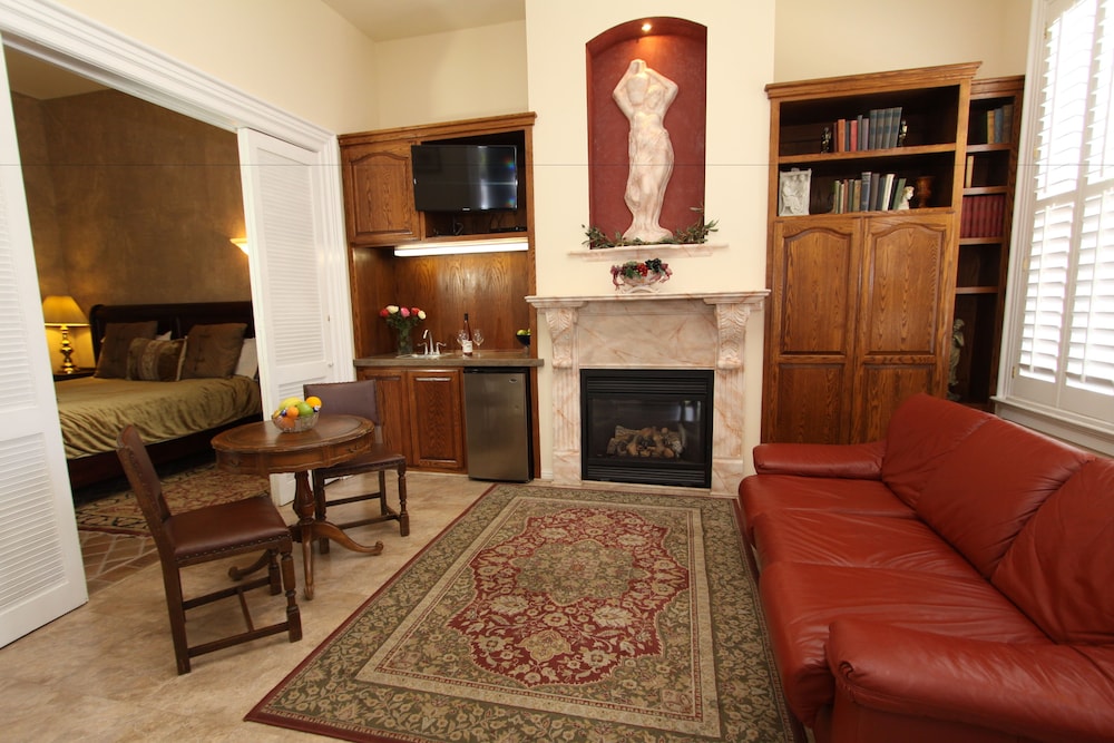 Suite, 1 King Bed with Sofa bed, Jetted Tub (Roman Suite: Two Rooms)