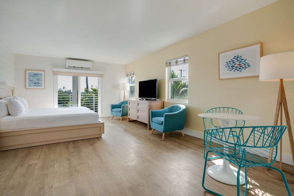 King Room with Balcony - Photo 1