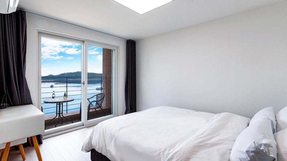 Basic Room, 1 Bedroom (201 (Ocean view)) - Photo 4