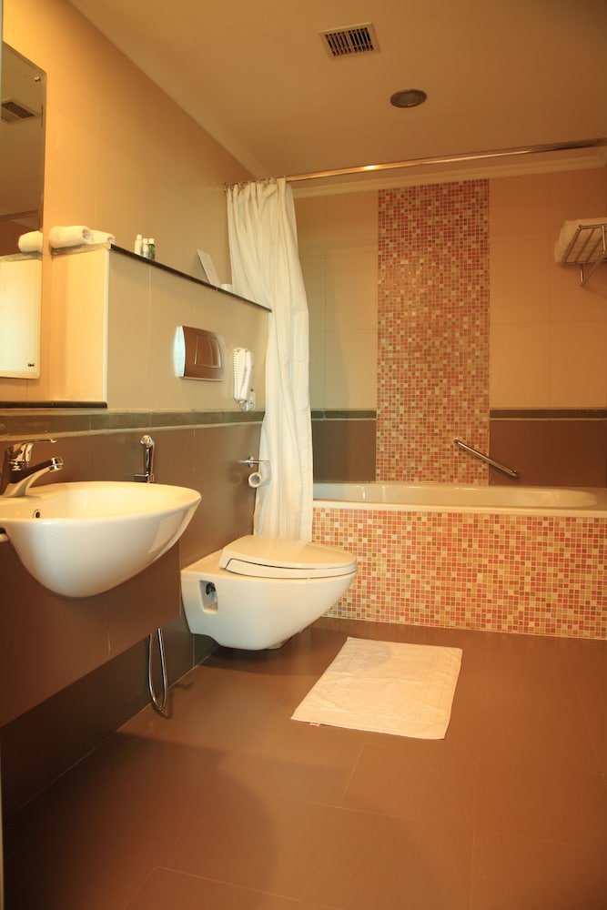 Executive Suite - Photo 10