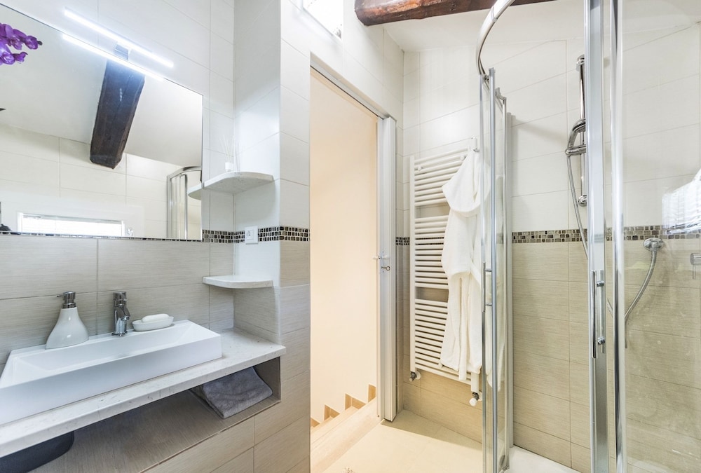 Deluxe Apartment, Multiple Beds, Non Smoking, Canal View photo 2