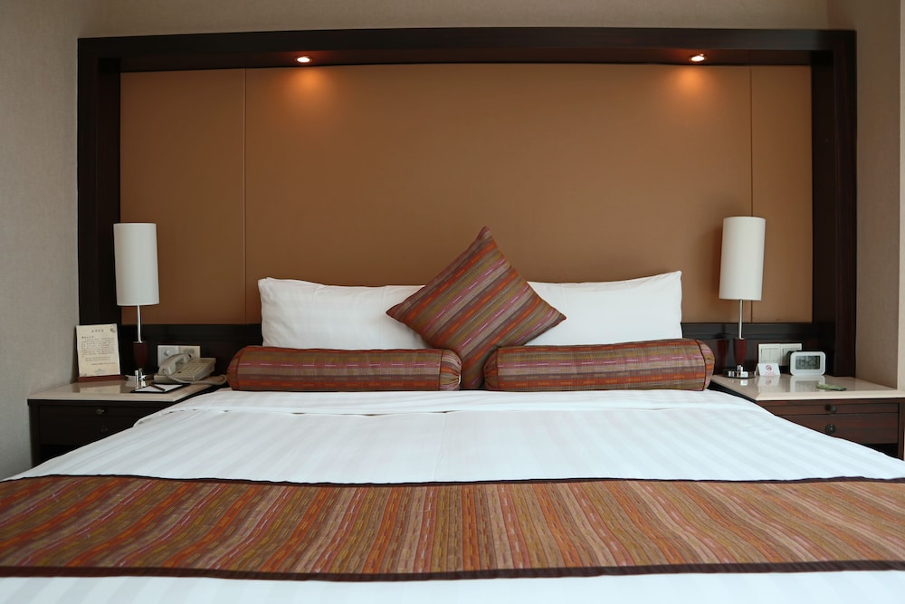 Suite, 1 King Bed, Non Smoking photo 1