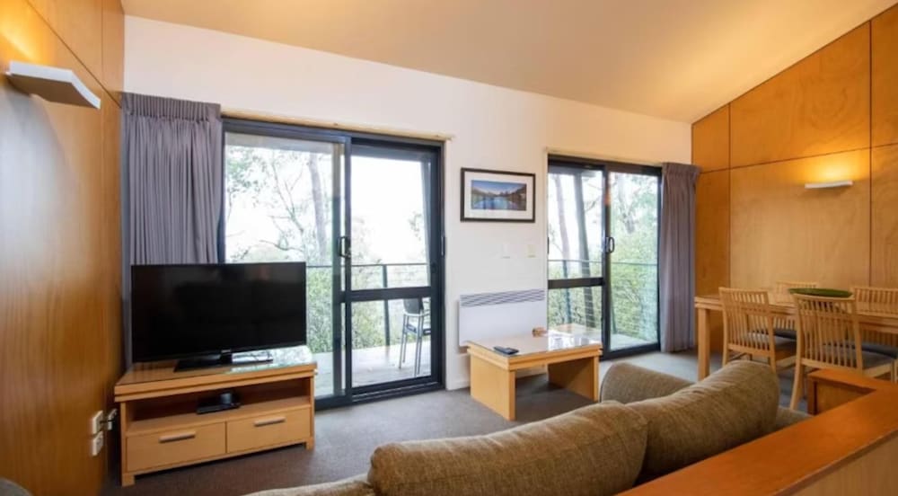 Superior 2 Bedroom Spa Chalet - S4 (1K1Q)