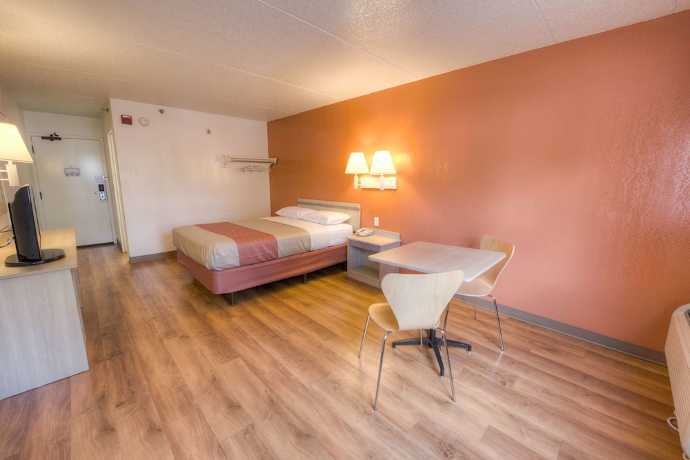 Deluxe Room, 1 Double Bed, Non Smoking, Refrigerator & Microwave
