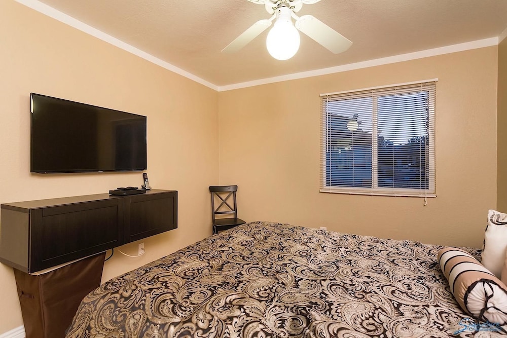 Condo, 2 Bedrooms