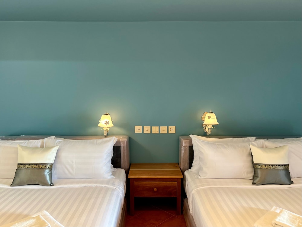 Comfort Quadruple Room, City View photo 1