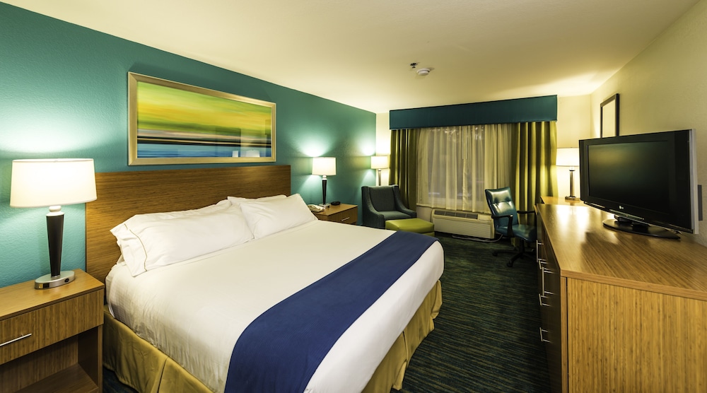 Suite, 1 King Bed, Accessible (Mobility) - Photo 3