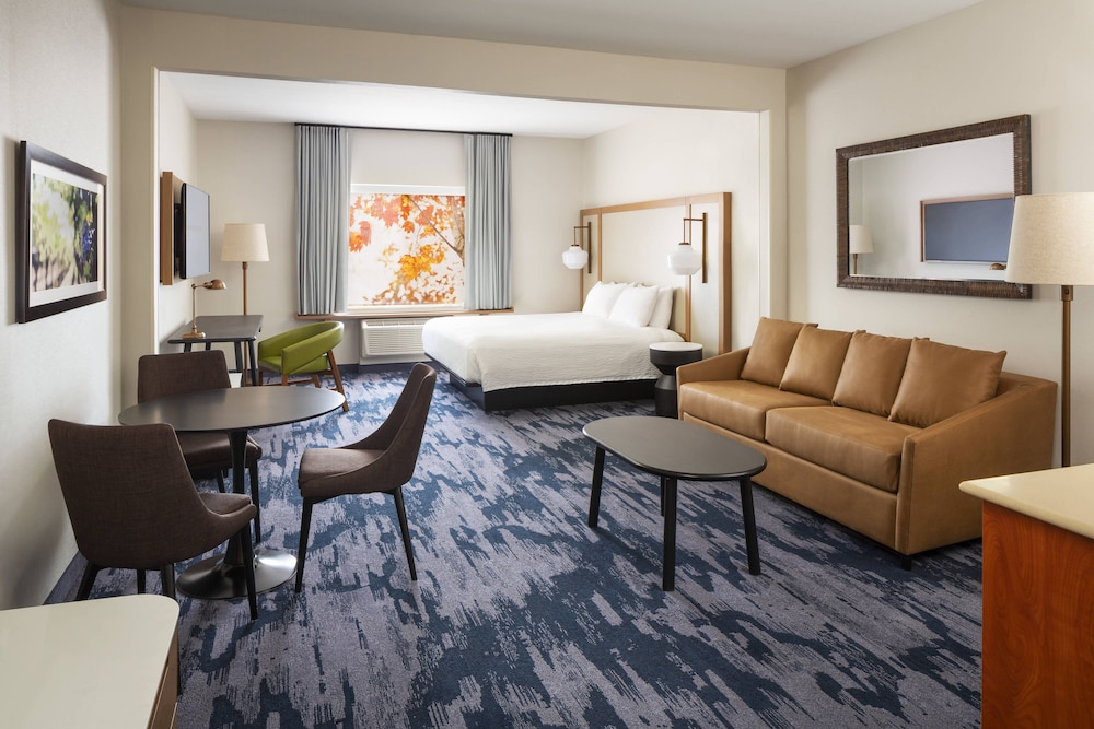Suite, 1 King Bed with Sofa bed