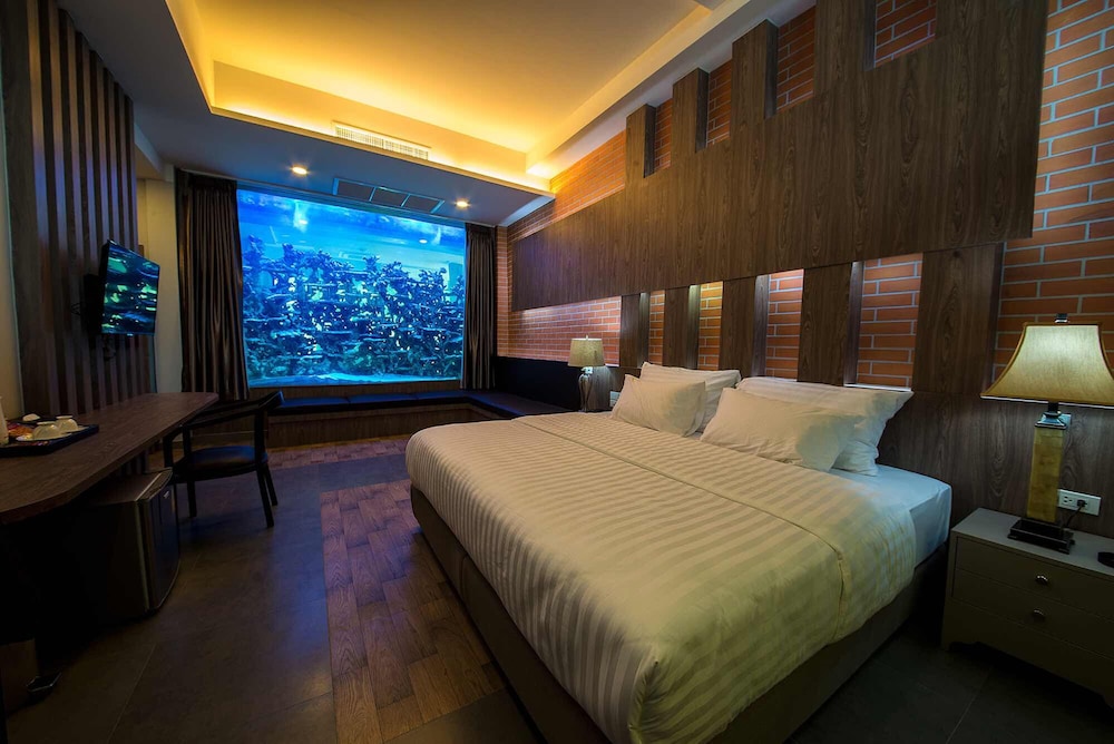 Aquarium Suite, 1 King Bed