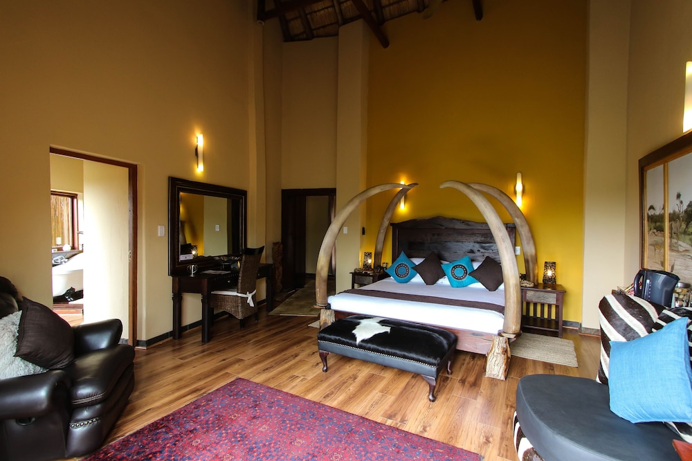 Suite, 1 King Bed, Mountain View