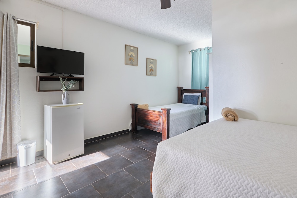 Family Double Room, Multiple Beds photo 2