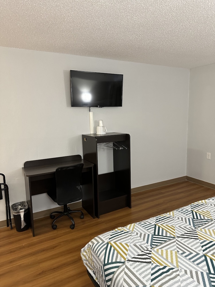 Deluxe Room, 1 Queen Bed, Accessible, Non Smoking photo 2
