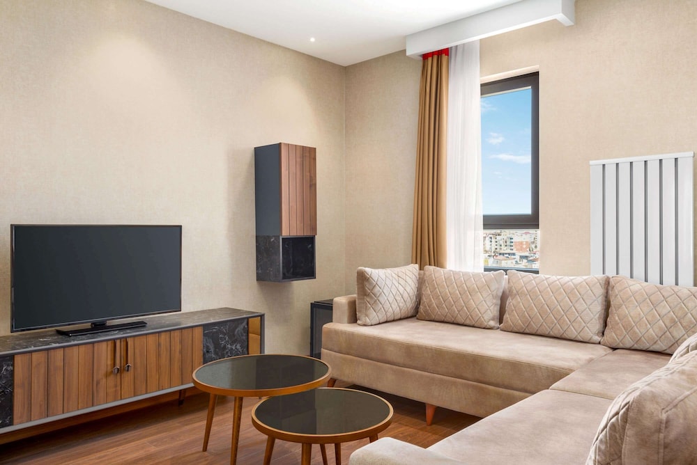 Presidential Suite, 1 King Bed, Non Smoking - Photo 3
