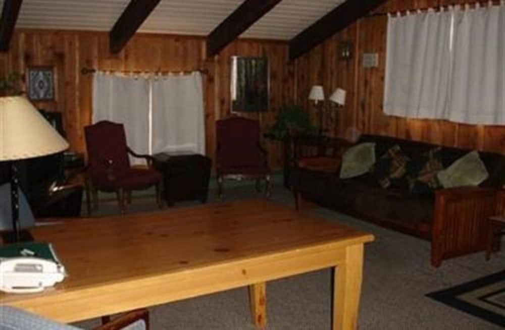 The Suite, One Bedroom Suite with Multiple Beds and Full Kitchen, Second Floor