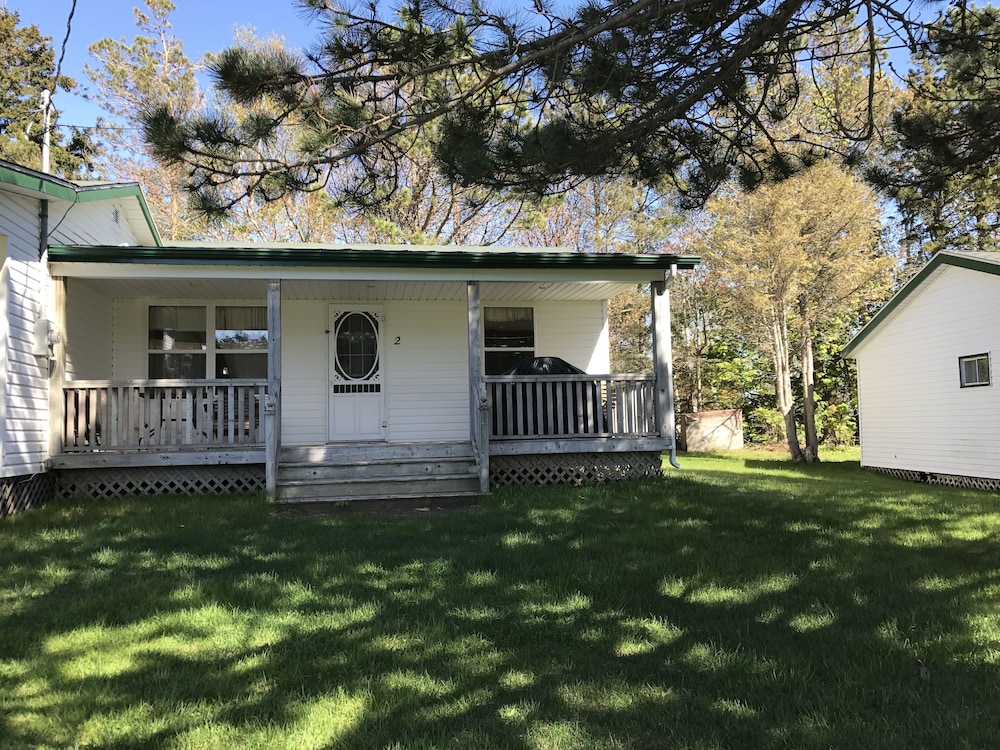 Executive Cottage 12-Two-Bedroom photo 2