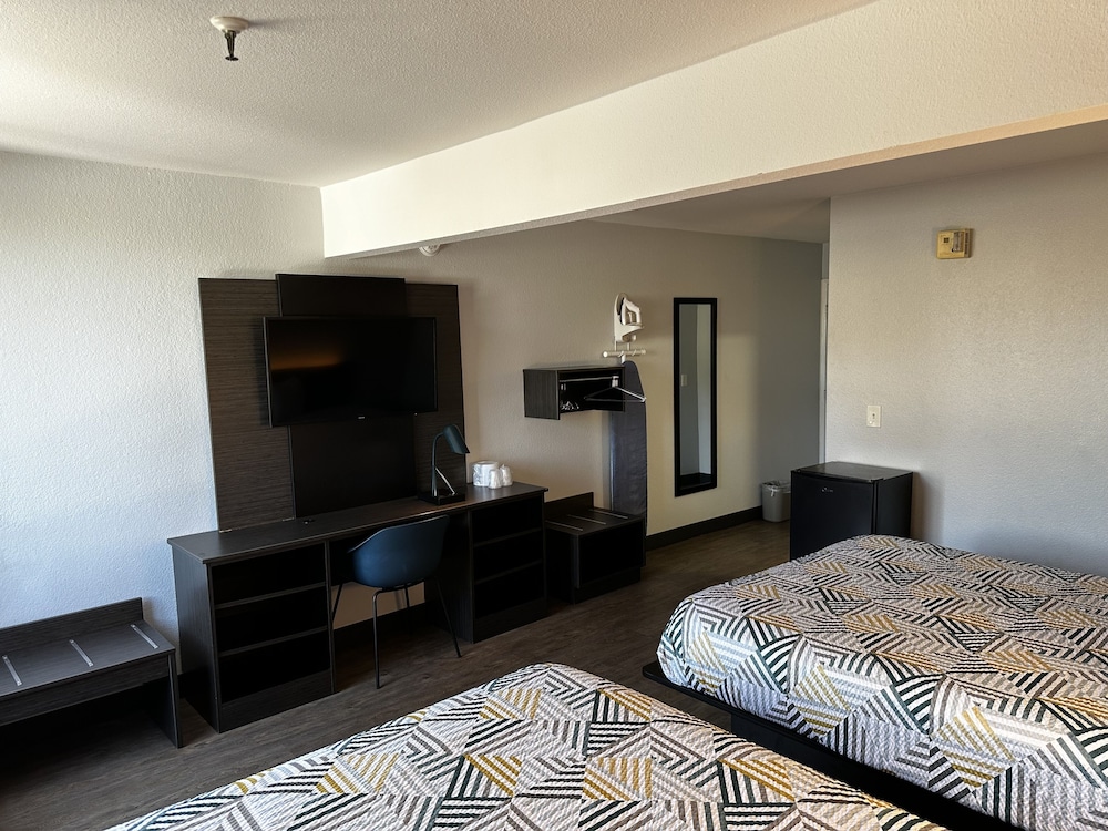 Standard Room, 2 Queen Beds, Accessible, Non Smoking