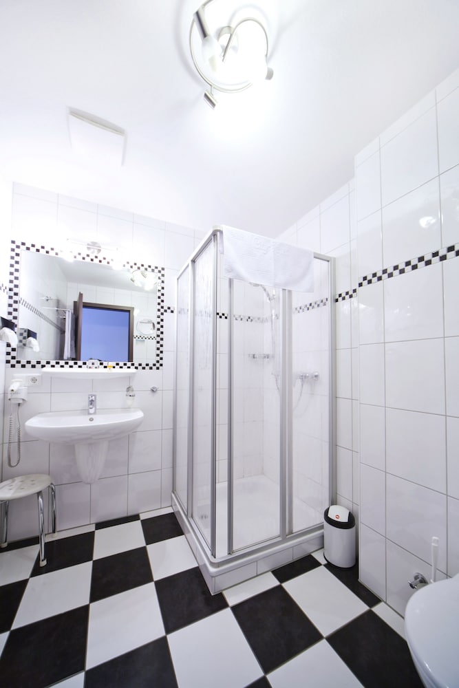 Standard Double Room - Photo 6