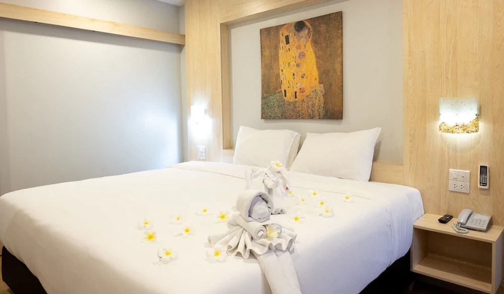 Deluxe Room - Photo 7