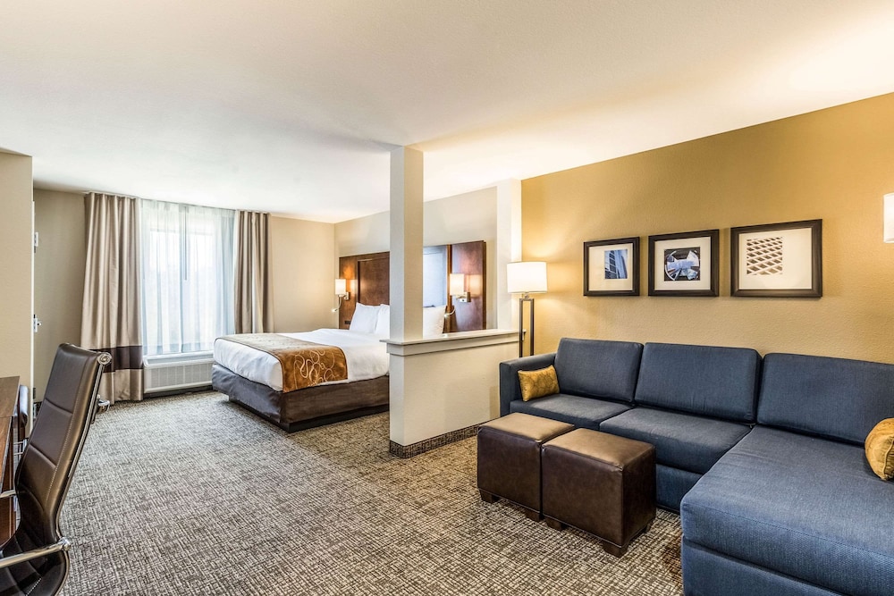 Suite, 1 King Bed with Sofa bed, Non Smoking (Upgraded) photo 2