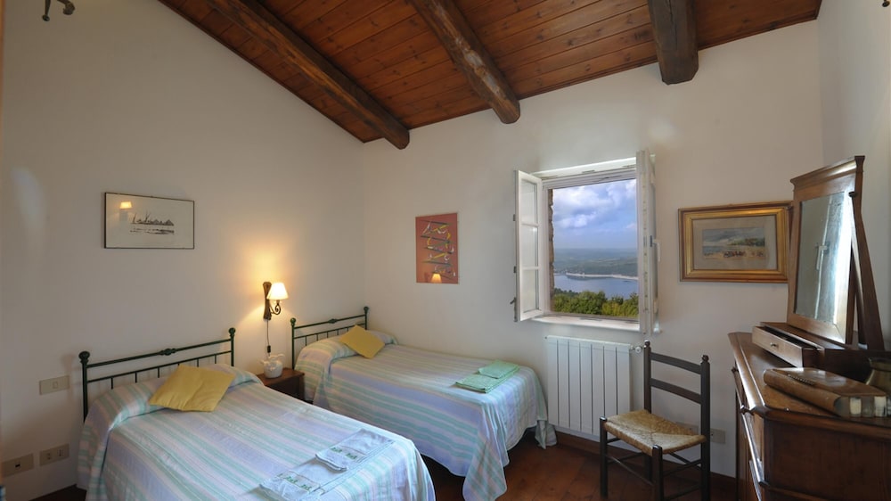 Villa photo 3