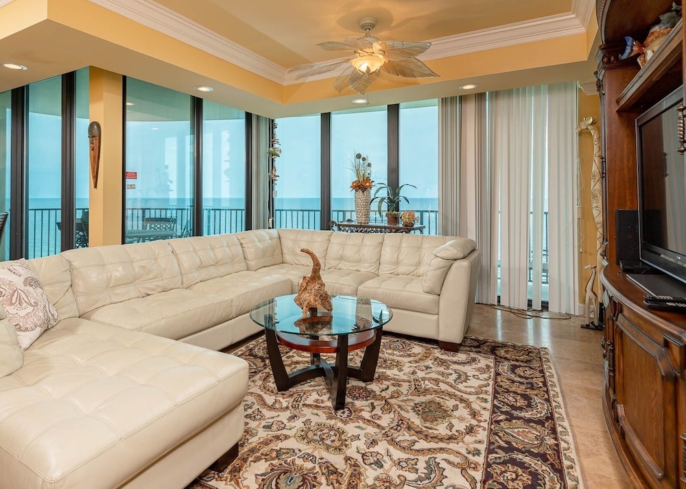 Condo, 3 Bedrooms