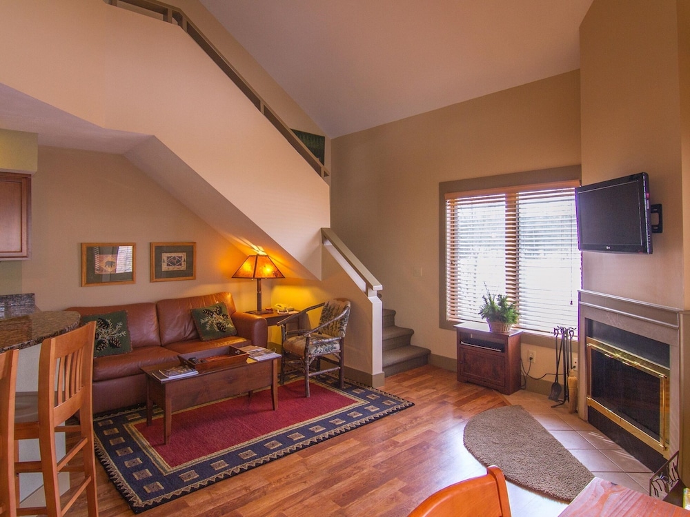 Condo, 2 Bedrooms photo 3