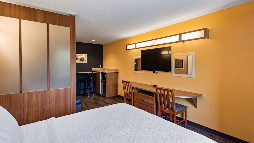 Standard Room, 1 Queen Bed, Accessible, Bathtub (with Sofabed) - Photo 2