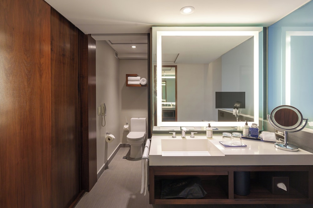 Classic Room, 2 Queen Beds (Chapultepec Park View)