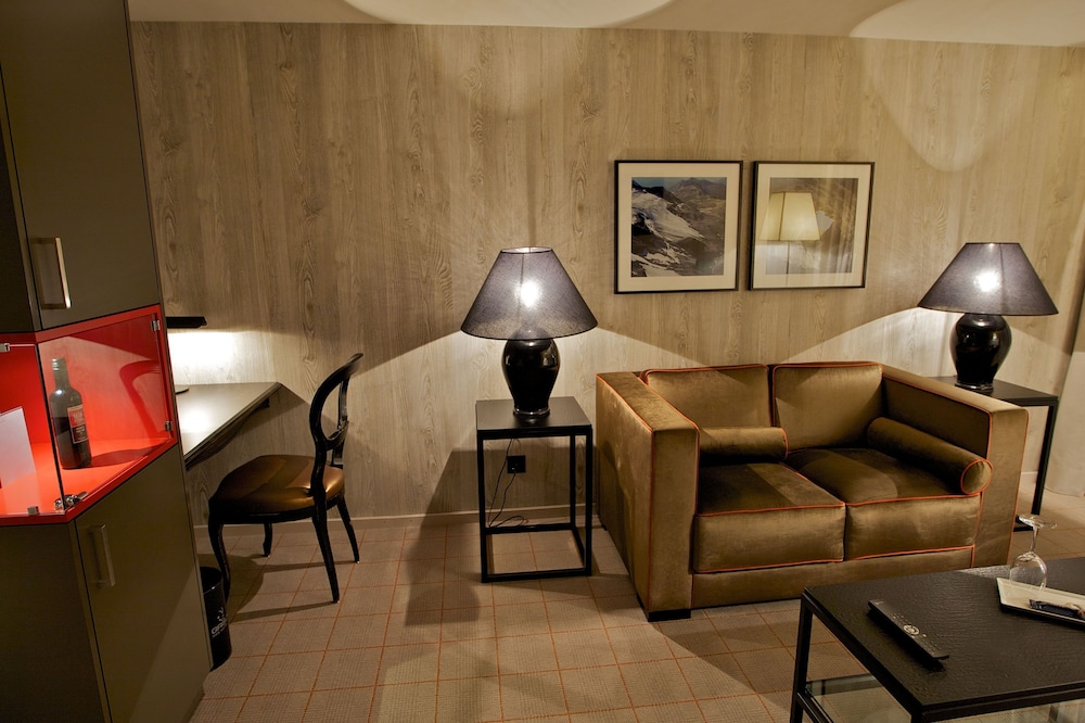 Grand Double Room thumbnail 5