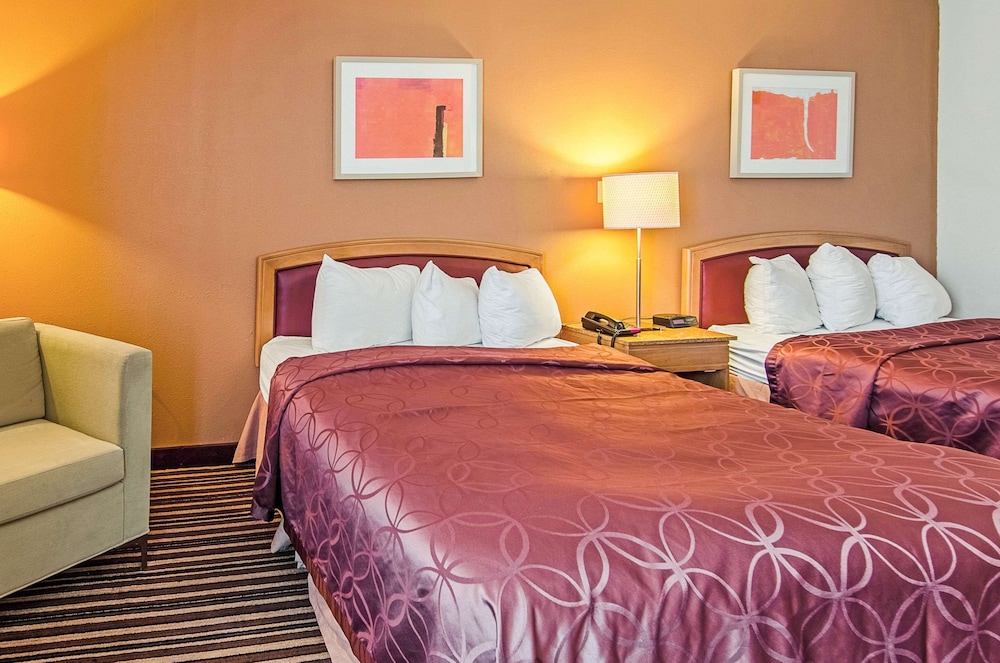 Standard Room, 2 Double Beds, Smoking - Photo 1