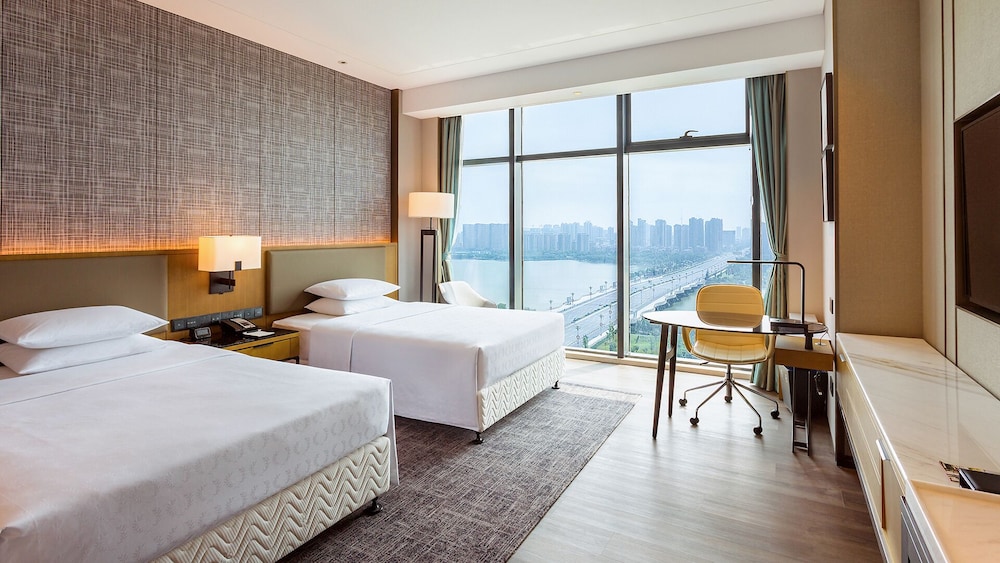 Deluxe Twin Room, 2 Double Beds, City View - Photo 2