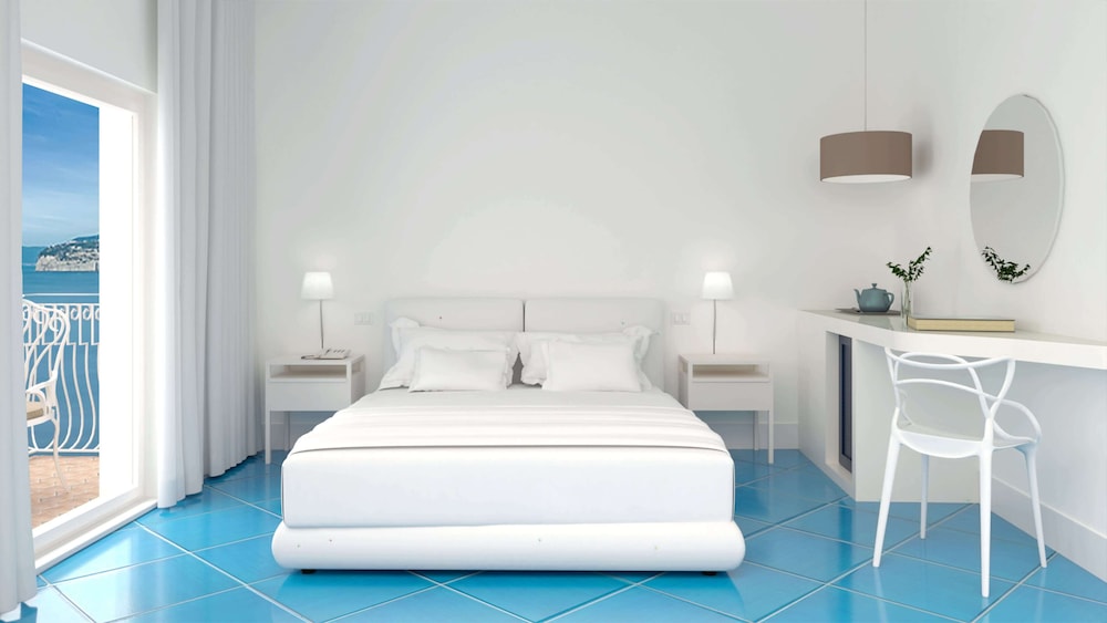 Romantic Double or Twin Room, Balcony, Sea View - Photo 3