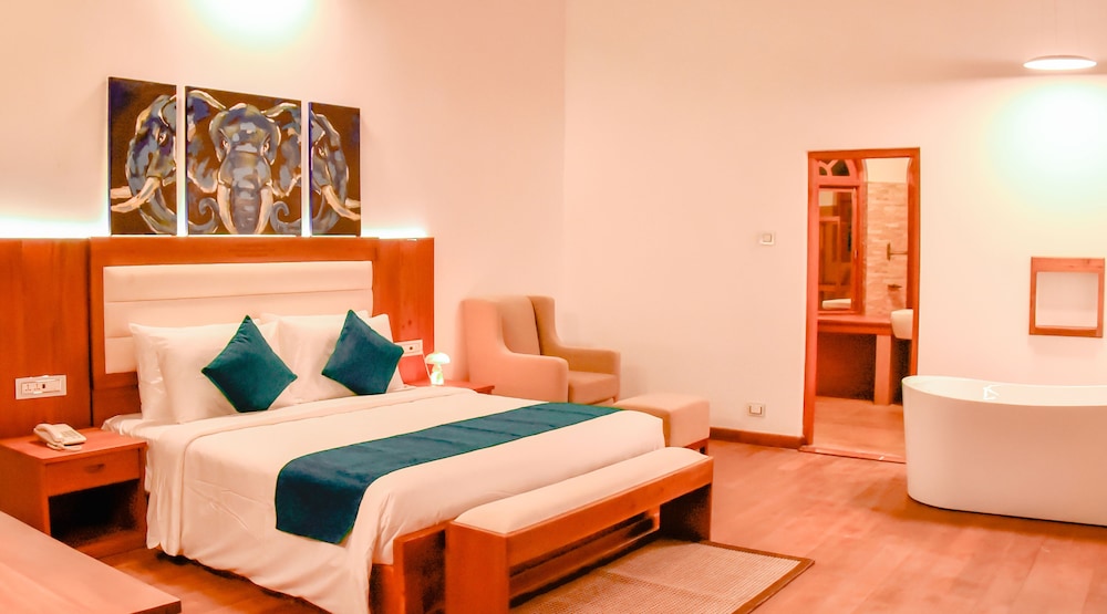 Superior King Suite with Garden View photo 1