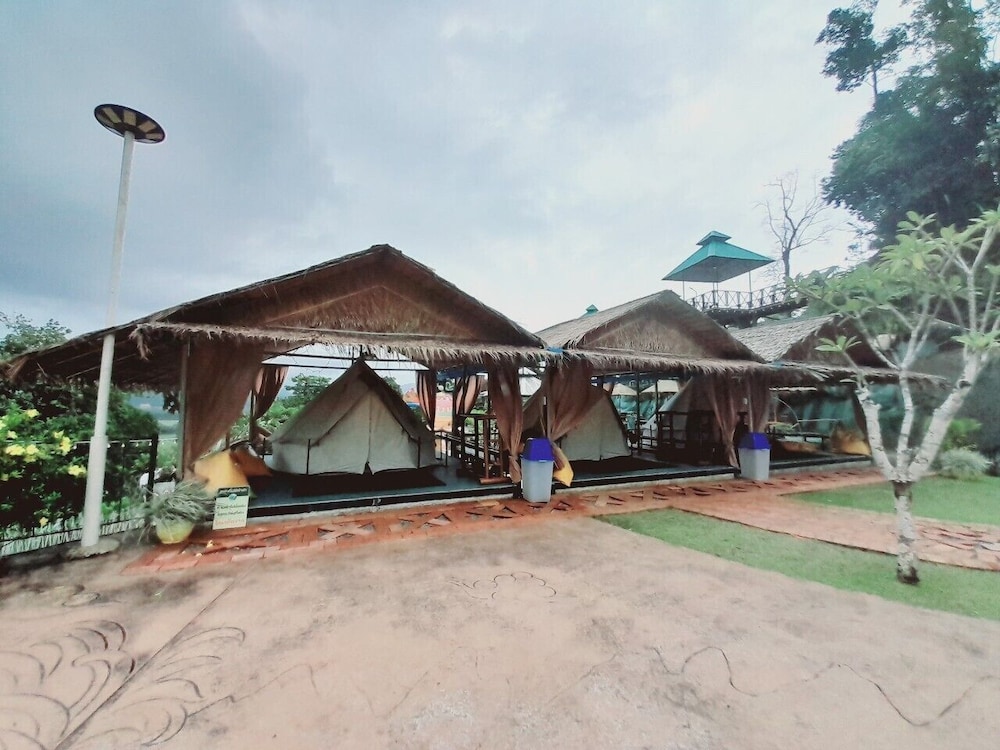 Basic Tent photo 2