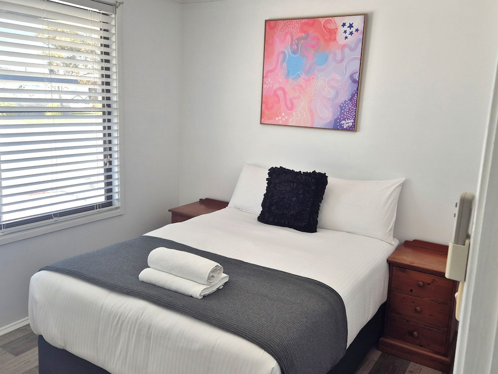 Standard 3 Bedroom House - Not Pet Friendly photo 3
