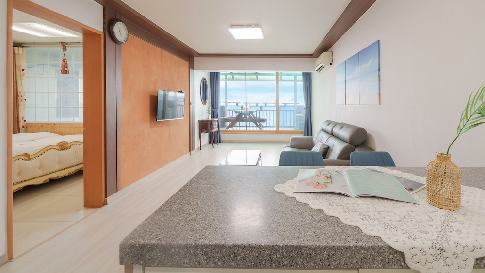 Basic Room, 1 Bedroom (202 Deepblue) - Photo 1