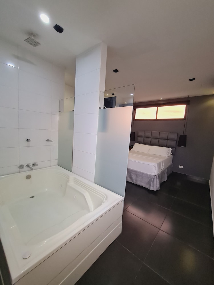 Exclusive Room, 1 Queen Bed, Non Smoking, Jetted Tub photo 1