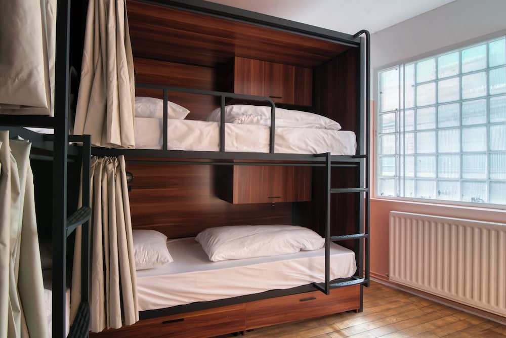 Bed 8 Bed Mixed Dormitory Room photo 2