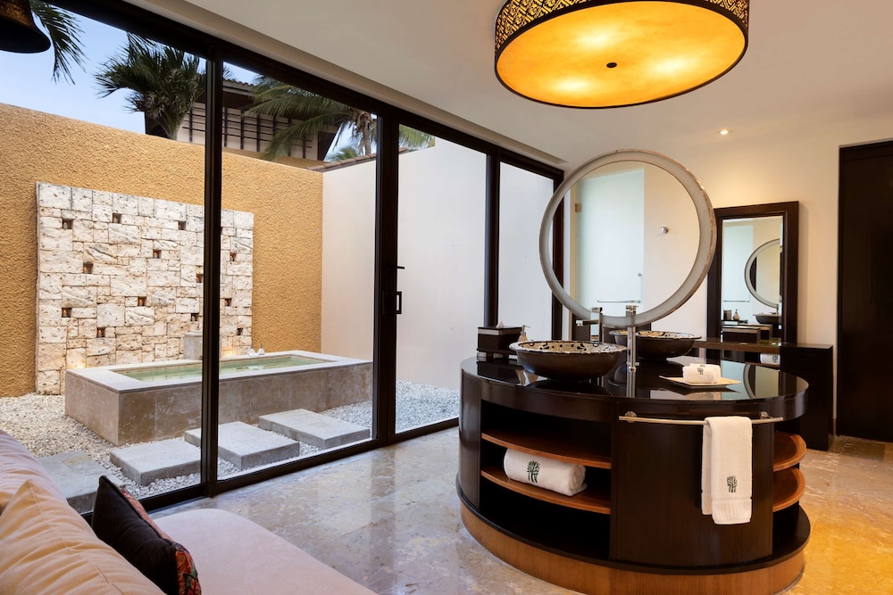 Harmony Three-Bedroom Beachfront Pool