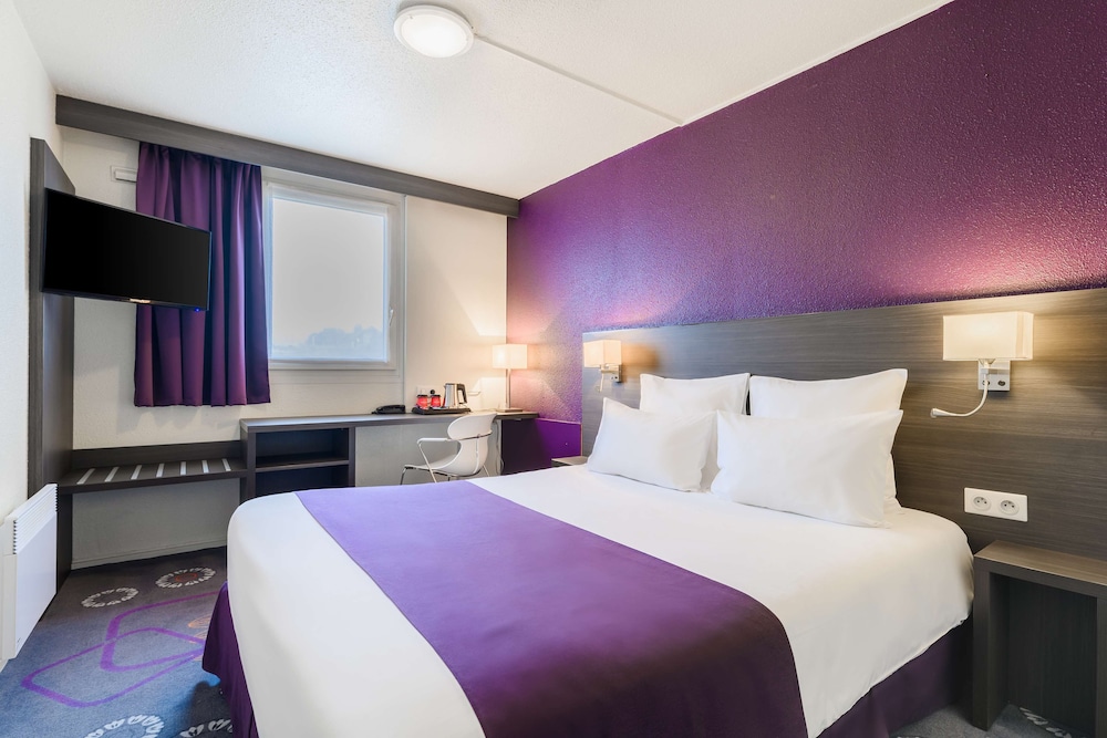 Standard Room, 1 Queen Bed - Photo 1