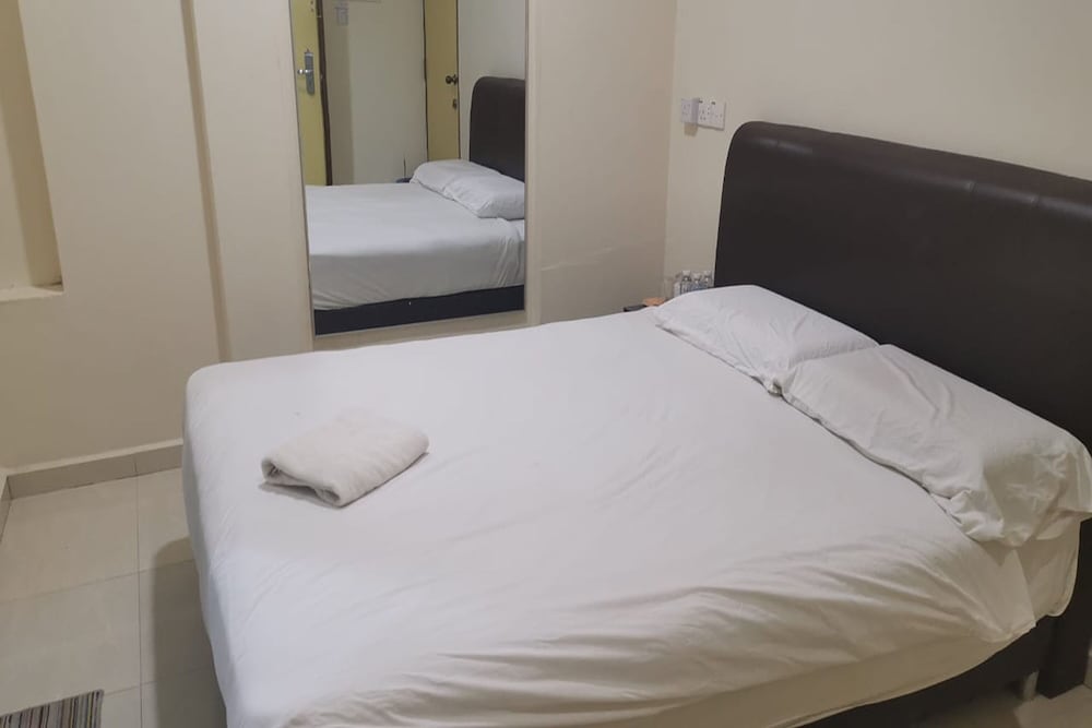Deluxe Room, 1 Queen Bed photo 2