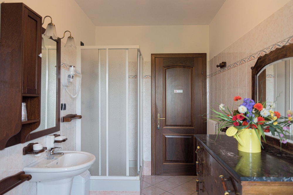 Family Quadruple Room, Hill View photo 3