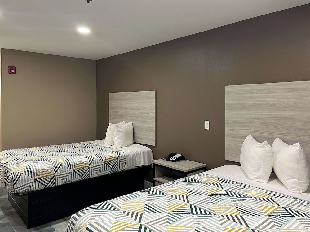 Deluxe Room, 2 Double Beds, Accessible, Non Smoking photo 2