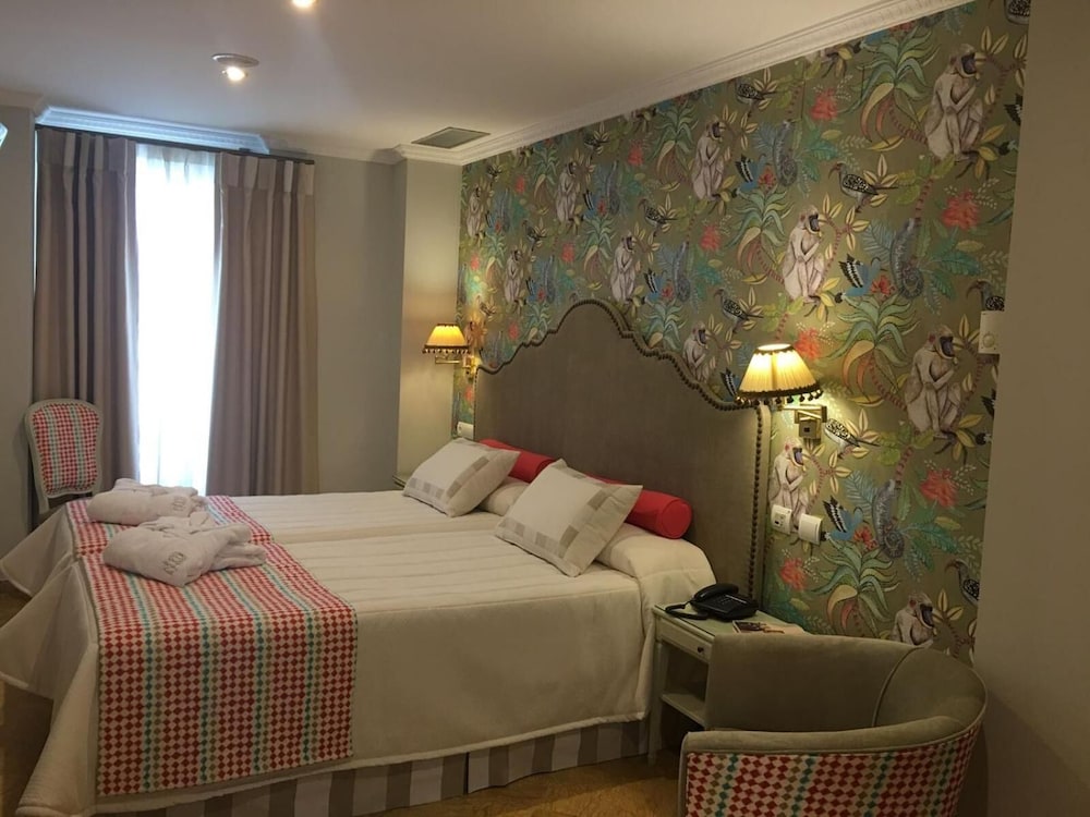 Standard Twin Room - Photo 22