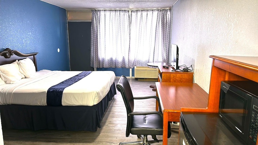 Room, 1 King Bed, Non Smoking - Photo 1