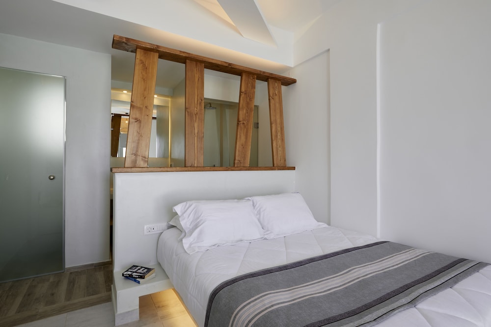 Deluxe Double with Panoramic Caldera View