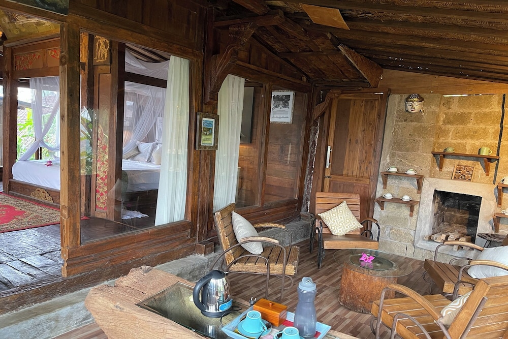1 Bedroom Villa Herritage Wooden House - Photo 3