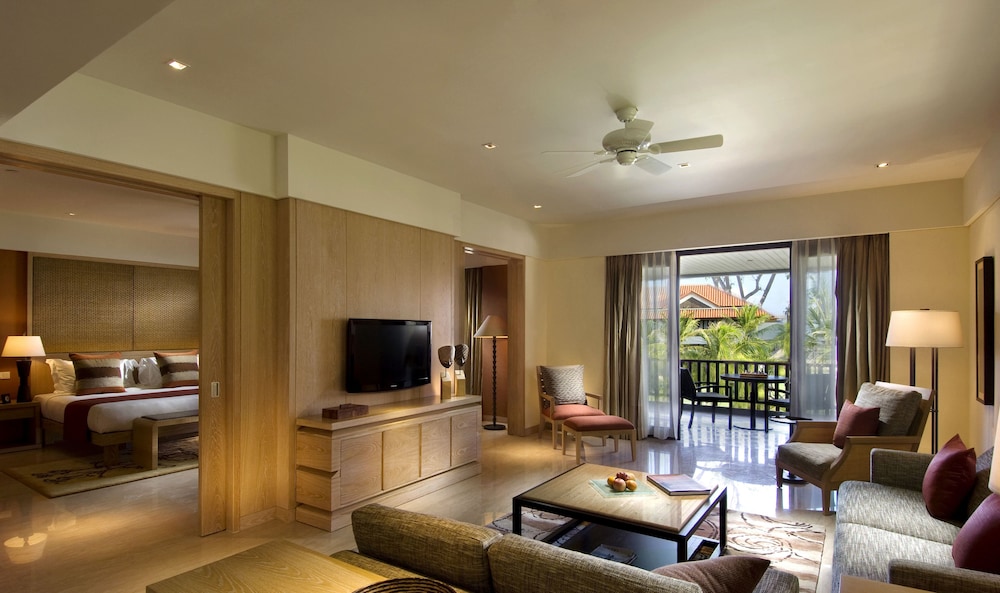 Conrad Suite, 2 Twin Beds - Photo 6