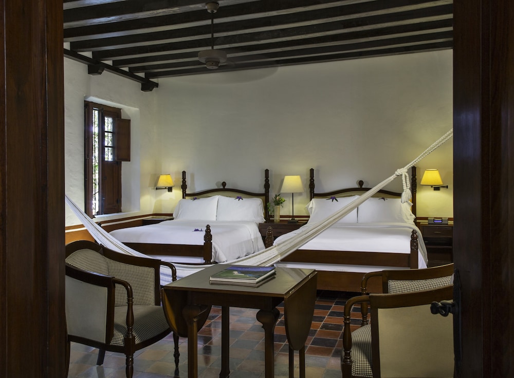 Suite, 2 Queen Beds