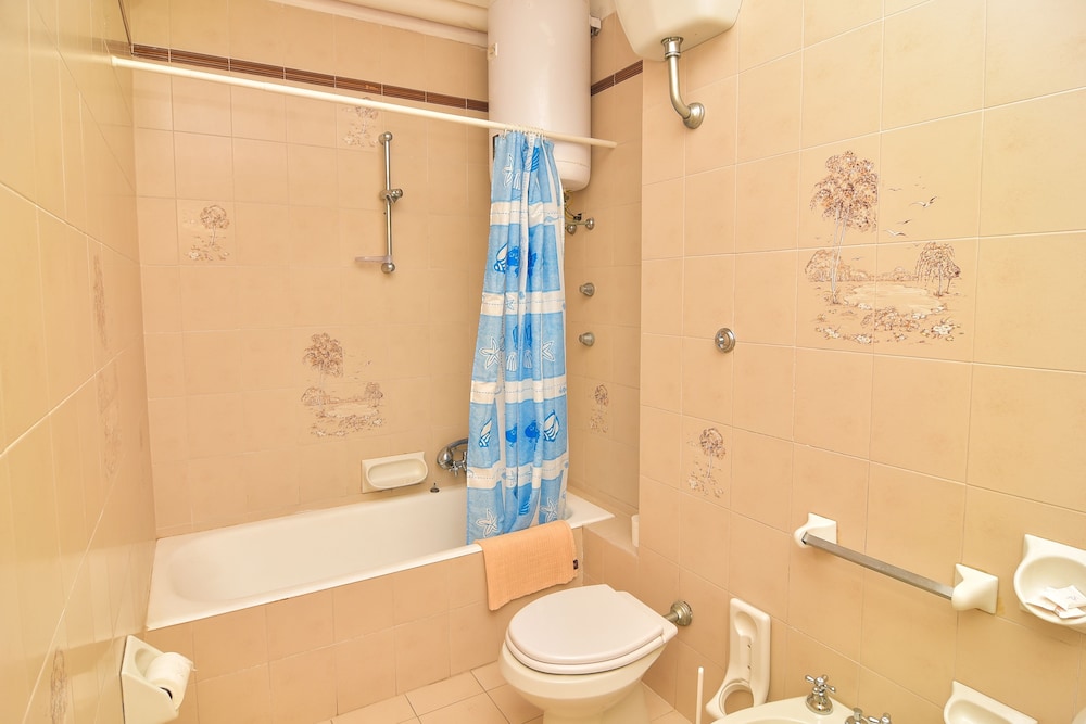 Double Room - Photo 11